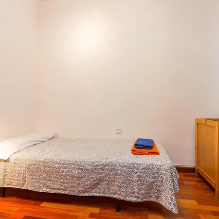 Apartment Fuer 5 Personen Ca 75 Qm In Barcelona-sants-montjuic, Costa Brava Costa Del Maresme